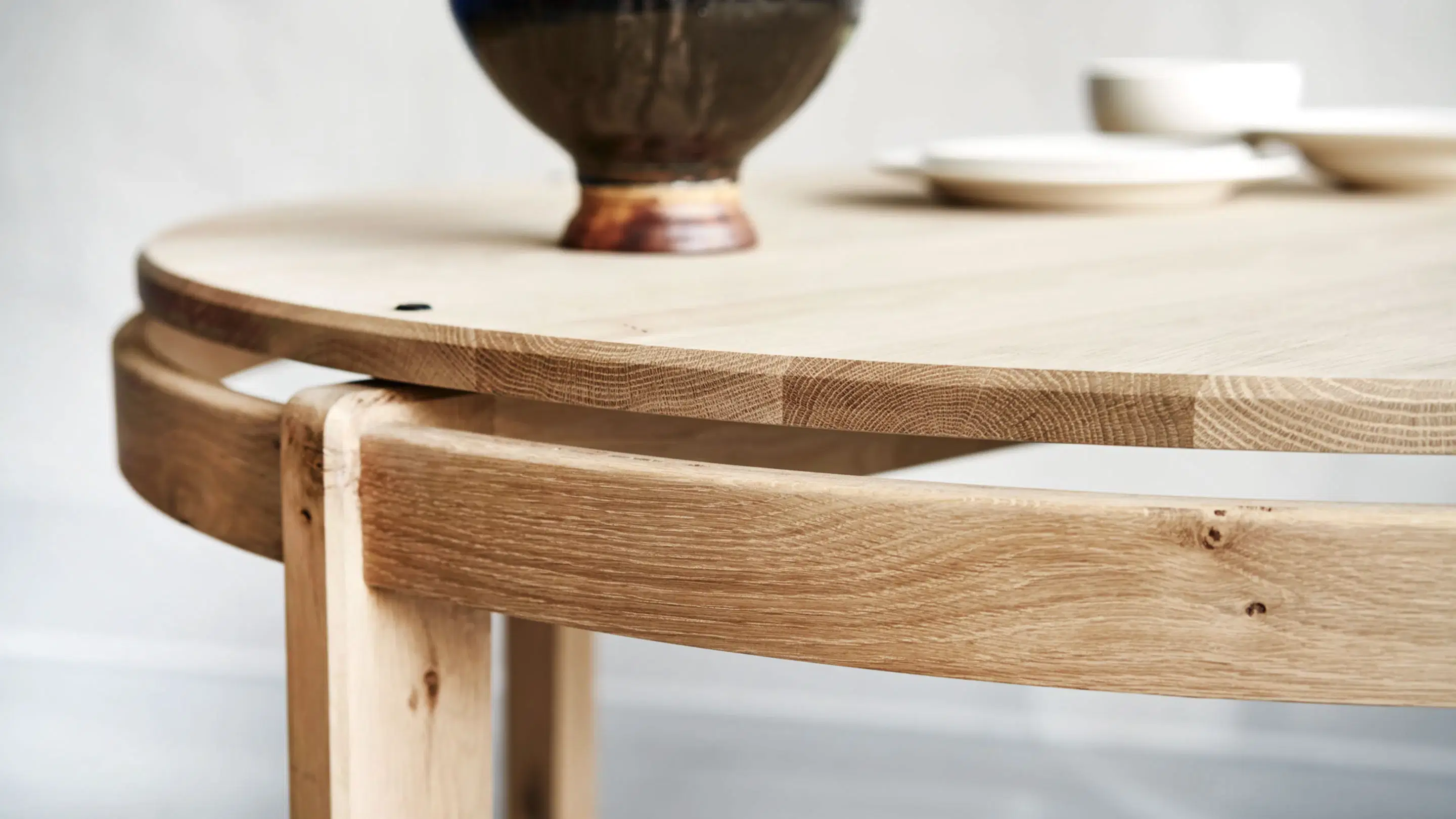 Kant Round Dining Table